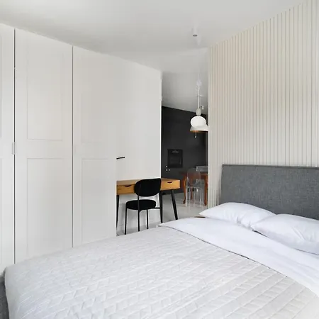 Wola Artistic Designer By Bookinghost Apartmán *