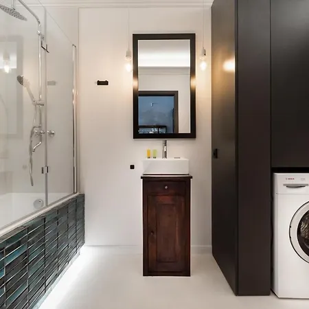 Wola Artistic Designer By Bookinghost * وارسو