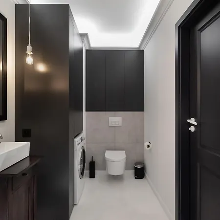 Wola Artistic Designer By Bookinghost وارسو