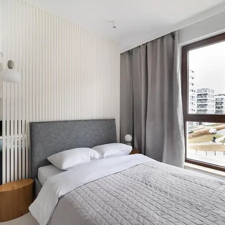 Wola Artistic Designer By Bookinghost Apartmán