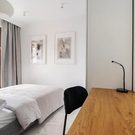 Wola Artistic Designer By Bookinghost * Warschau