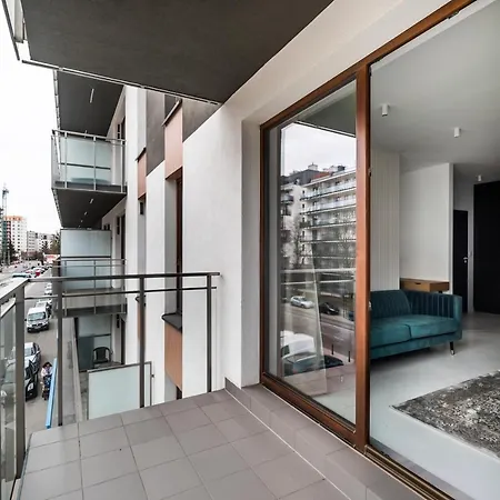 Wola Artistic Designer By Bookinghost Warschau